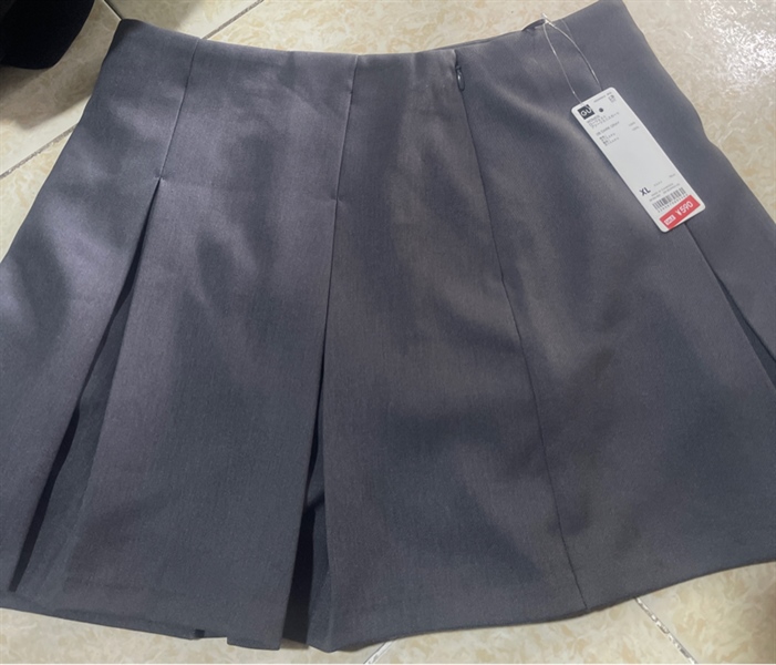Chân Váy GU Xám Size XL - Chiếc