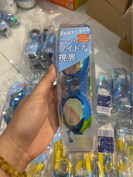 Kính bơi Nhật chống tia UV xanh lá