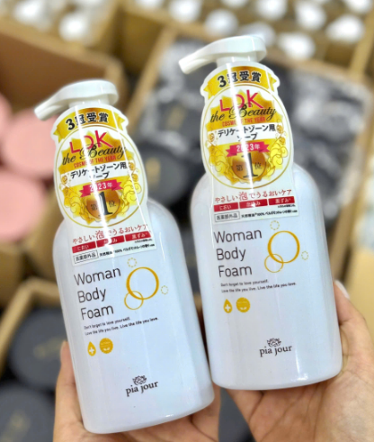 Dung Dịch Vệ Sinh Phụ Nữ Woman Body Foam 400ml - Chai