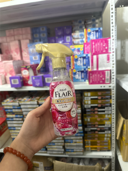 Xịt thơm quần áo Flair hương hoa hồng